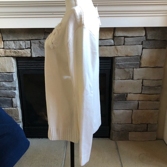 NWT New York and Company cream sweater with floral pattern size large - Picture 4 of 5